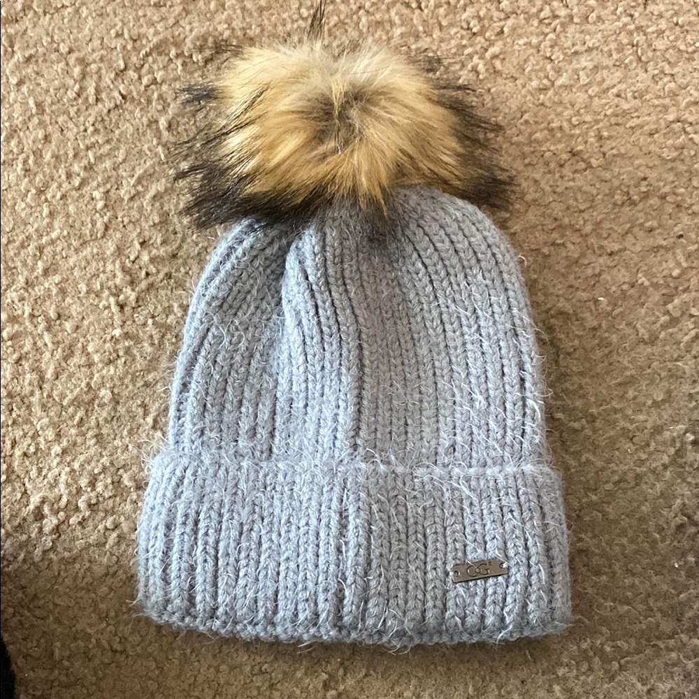 CoG Cozy Womens' Knit Hat with Pom Pom. NWT.